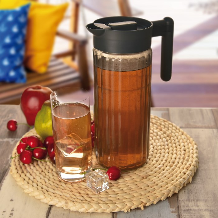 Džbán, dymové sklo, s plastovým viečkom a držadlom, 1,5 l